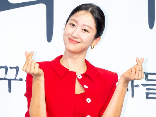 『エスクワイア』が描くホ・ミンジョンの再生物語、チョン・ヘビンが演じる女性像