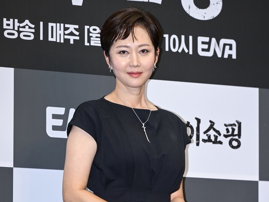 『初、恋のために』で光るヨム・ジョンアの繊細な演技、静かな情熱を生きる女優