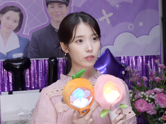 彼氏が嫉妬しそう…IUの愛用私服はパク・ボゴムからのプレゼントだった！「彼はセンスがいいから…」