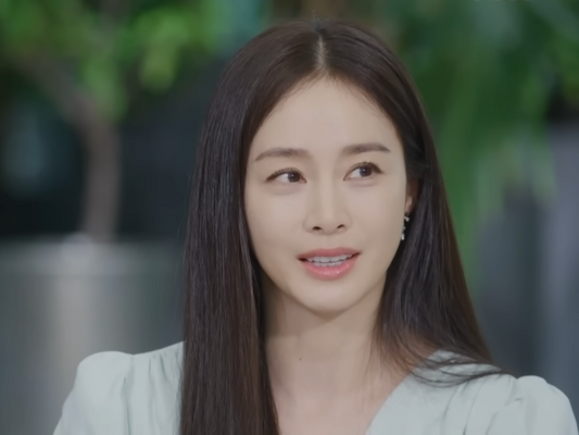 “韓国で最も美しい女優” キム・テヒ、娘たちの容姿について言及「喜悲が交差する…」