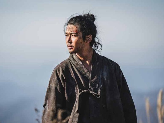 『推奴』脚本家が14年ぶり復帰！Disney+新作『濁流』に込めたメッセージは？