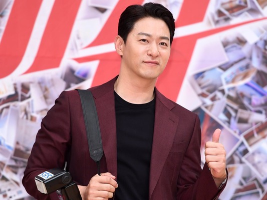 私生活の波紋から5年のチュ・ジンモ、ホールインワンで高級時計ゲット