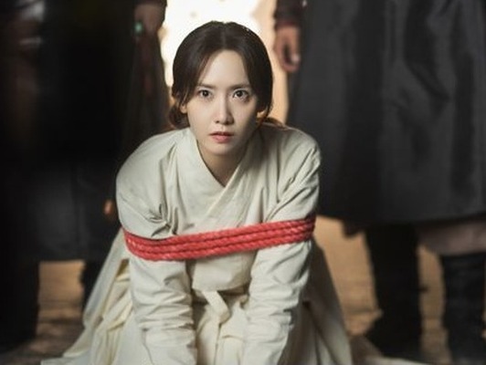 少女時代ユナが大ピンチ…『暴君のシェフ』のナゾと怪しい人たち