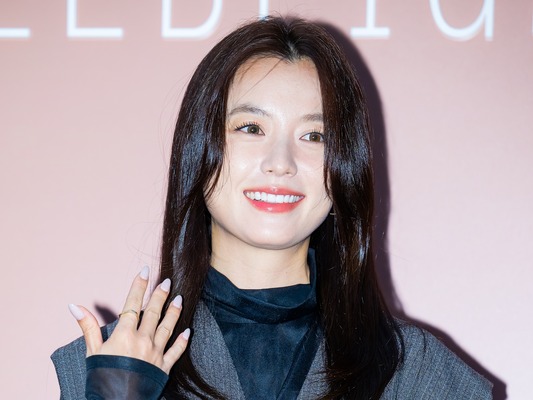 『トンイ』ハン・ヒョジュ、小栗旬との共演作公開前に「童顔美貌を更新中」