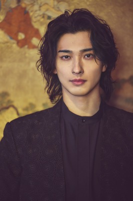 「横浜流星2026年カレンダー」（C）KADOKAWA