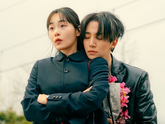 2PMジュノが立ったまま居眠り…新作ドラマの“ちょっと変わった”出会いの場面公開！