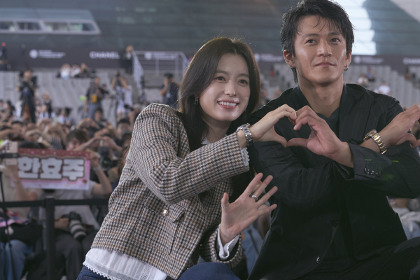 Netflixシリーズ「匿名の恋人たち」10月16日より世界独占配信　アウトドアグリーティング