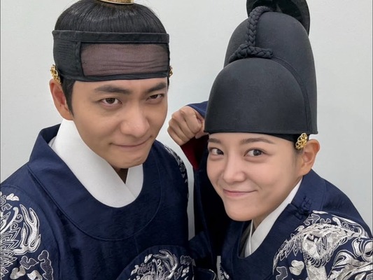 早くもヒットの予感！キム・セジョンが公開した新時代劇のメイキング写真に大反響【PHOTO】