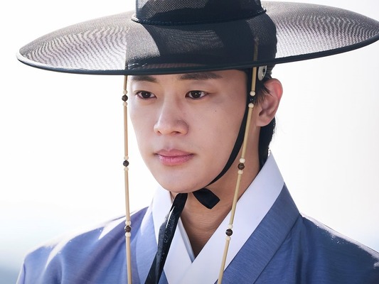 イ・シニョンが新ドラマでカン・テオのいとこ役として廃位された王子に挑む