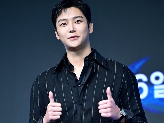 ロウンが入隊前に大きな挑戦、日本映画初出演で注目集める