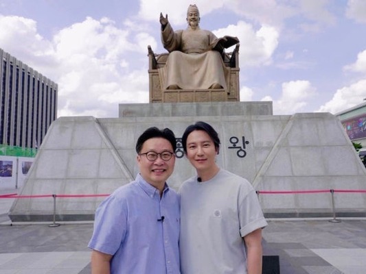 俳優キム・ナムギル、もはやライフワーク!? 今年も海外のハングル学校を後援！