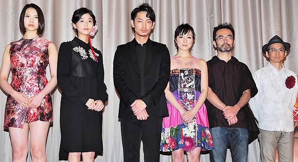 綾野剛＆刈谷友衣子＆山下リオ＆古舘寛治＆伊藤歩＆石井岳龍監督／『シャニダールの花』初日舞台挨拶