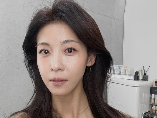 『奇皇后』女優ハ・ジウォン、“究極のフェイスライン”に目が釘付け！「秋の女神」【PHOTO】