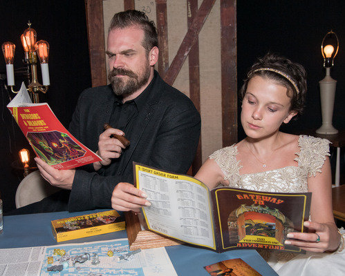 デヴィッド・ハーバー、ミリー・ボビー・ブラウン Photo by Rob Latour/Variety/Penske Media via Getty Images