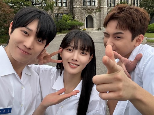 『トンイ』名子役キム・ユジョン、新作での学生服姿に大反響！「ついに会える」【PHOTO】