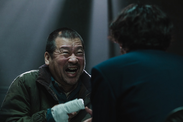 スズキタゴサク『爆弾』(C)呉勝浩／講談社 (C)2025映画『爆弾』製作委員会