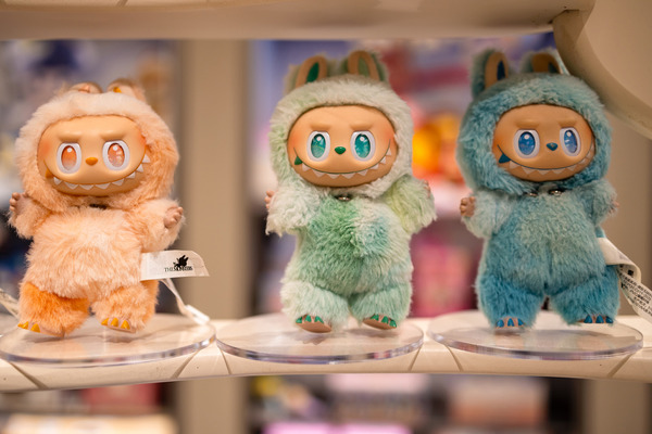 ラブブ Photo by Costfoto/NurPhoto via Getty Images