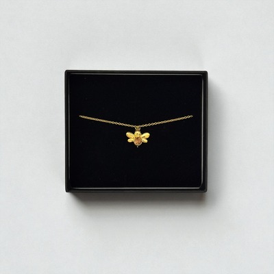 グッズ第2弾「ぶんぶん蜂ネックレス」