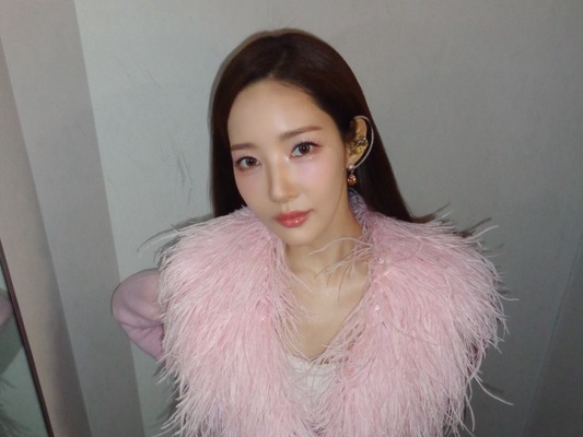 女優パク・ミニョン、来日ファンミの「最高に可愛い」舞台裏に反響！【PHOTO】