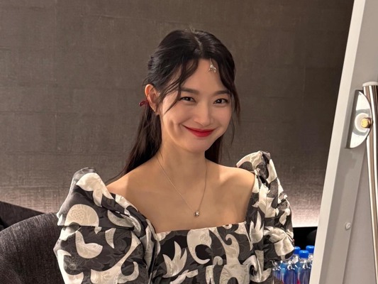 “プレ花嫁”のお出かけ！シン・ミナがえくぼを浮かべて愛らしさ全開【PHOTO】