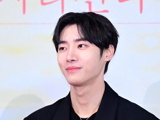 端正なルックスにオールマイティな演技力。ピュアな素顔も魅力のチュ・ヨンウを深掘り！