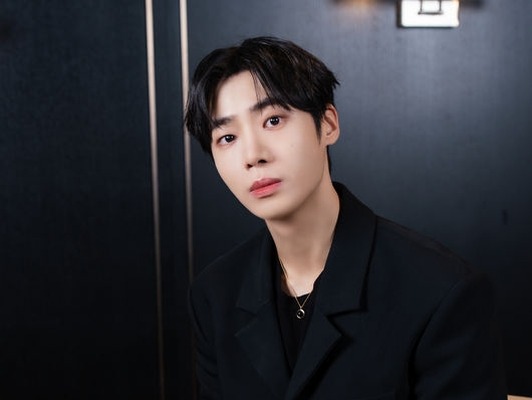 “売れっ子俳優” チュ・ヨンウ、お酒とカフェインをやめて3カ月…「このままだと死にそうで」