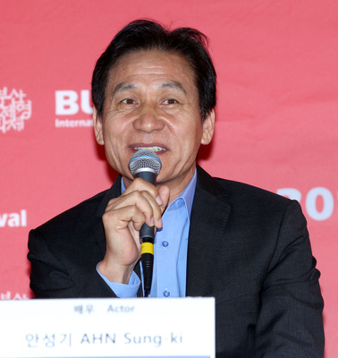 アン・ソンギ　Photo by ilgan Sports/Multi-Bits via Getty Images