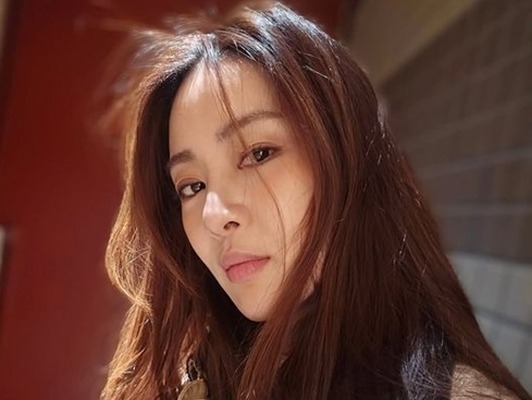 女優カン・ソラの日本気まぐれ散歩に称賛「本当にきれい。雰囲気の女神」