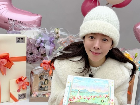 『イ・サン』女優ハン・ジミンがデビュー23周年！祝福に囲まれた近況【PHOTO】