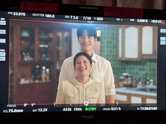 『恋の通訳、できますか？』カップルが匂わせ!? 粋なインスタ投稿にファン歓喜！【PHOTO】