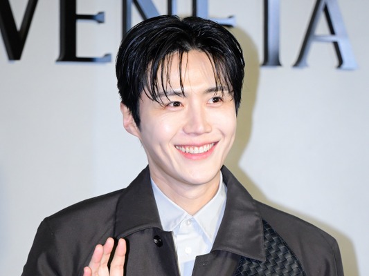 キム・ソンホ、個人事務所めぐる脱税疑惑に公式コメント。主演3作への影響懸念