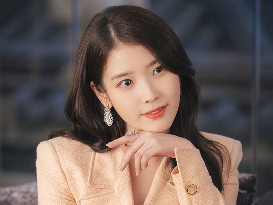 IUが“身分上昇プロジェクト”に挑む！『パーフェクト・クラウン』で野心家な財閥令嬢役