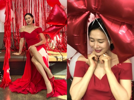 「息子さんも驚いてるはず」ソン・イェジン、息を呑む“超絶美脚”を披露【写真】