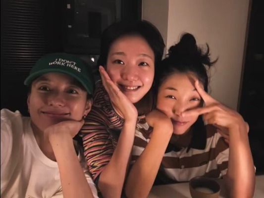 日韓の“ミューズ”たちが奇跡の集結！安藤サクラ、キム・ゴウン＆ハン・ヒョジュの「豪華3ショット」が話題【PHOTO】