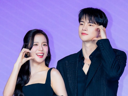 Netflix新作『マンスリー彼氏』主演ジス×ソ・イングクが描く、“恋愛をサブスクする時代”に注目！