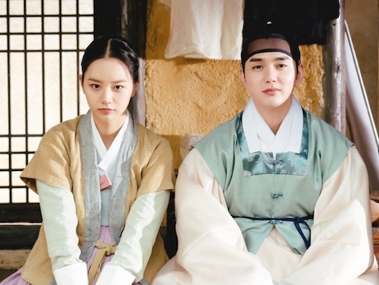 『花が咲けば、月を想い』の“お似合いすぎる”ツーショット公開。放送が待ち遠しい！【PHOTO】