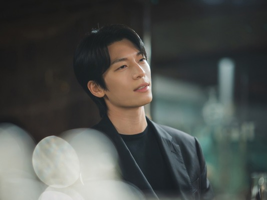 次の男は誰？『セイレーンのキス』主演ウィ・ハジュン、パク・ミニョンの張り詰めた神経戦から目が離せない！