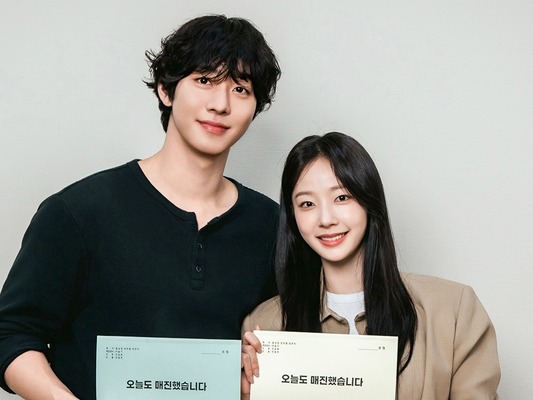 アン・ヒョソプが青年農夫に！Netflix配信『本日も完売しました』台本読み合わせの様子