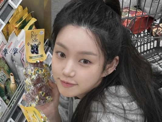 『チャングム』女優の娘イ・ユビ、10歳若く見える“超童顔”ビジュアル！飾らない日常を公開【PHOTO】