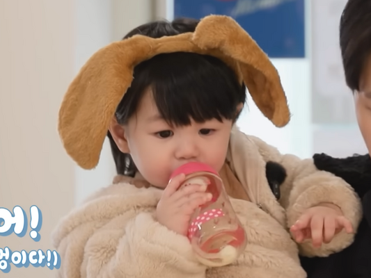 シム・ヒョンタクの愛息ハルくん、人生初の“ガールフレンド”登場！愛らしい犬耳姿で猛アピール