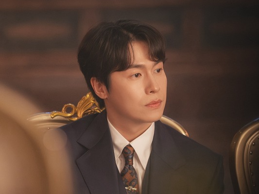 『21世紀の大君夫人』イ・ジェウォン、IUとの“泥沼の兄妹バトル”で魅せた！