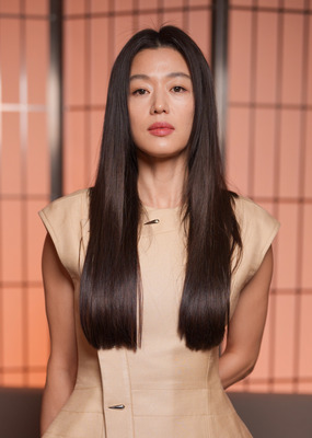 チョン・ジヒョン　Photo by Swan Gallet/WWD via Getty Images