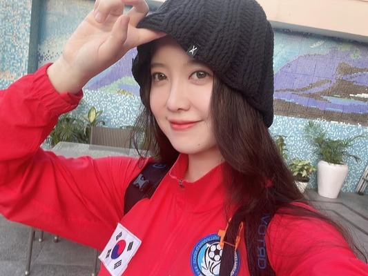 『花より男子』女優ク・ヘソンの驚くべき挑戦。サッカーW杯の躍進を祈りヒマラヤへ【PHOTO】