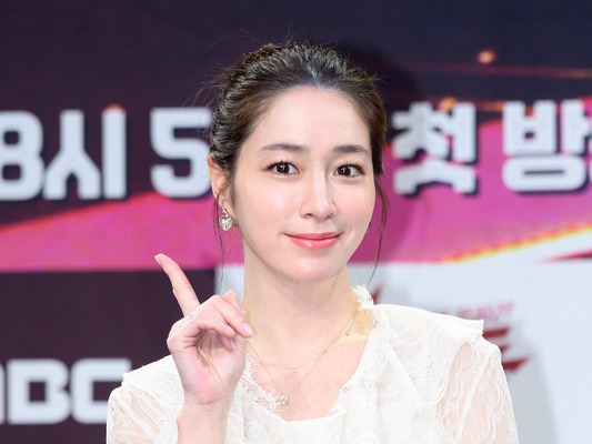 長女誕生から約2年…女優イ・ミンジョンが“新たな家族”を報告！「養う家族が増えました」