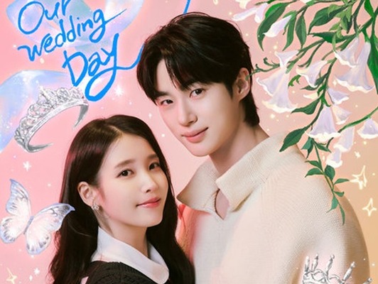 「本物のカップルみたい」IU×ビョン・ウソクの結婚招待状が公開！『21世紀大君夫人』視聴率11.2％で独走中