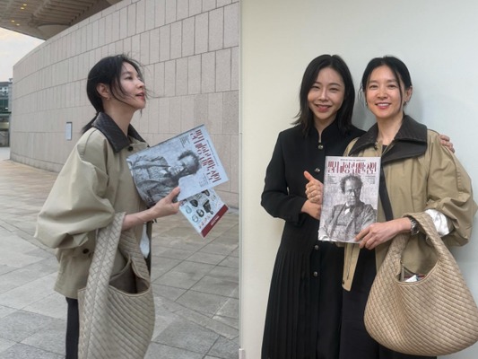 まるで女子大生…!? イ・ヨンエ、変わらぬ清純ビジュアルで優雅なひととき【PHOTO】