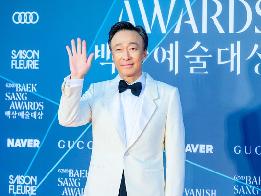 『財閥家の末息子』イ・ソンミン、百想芸術大賞授賞式での”軽率な発言”に波紋が広がる
