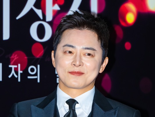 第2子が誕生した『賢い医師生活』チョ・ジョンソク、歌手として1年9カ月ぶりにカムバック