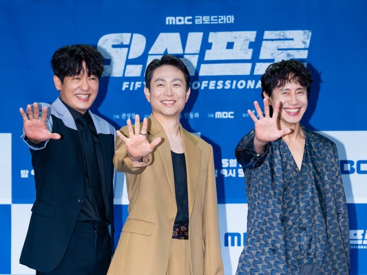 大炎上の前作に続く新ドラマ『50%の人生リスタート』は雰囲気を一新できるか。今度は“50代俳優たち”が魅力全開！