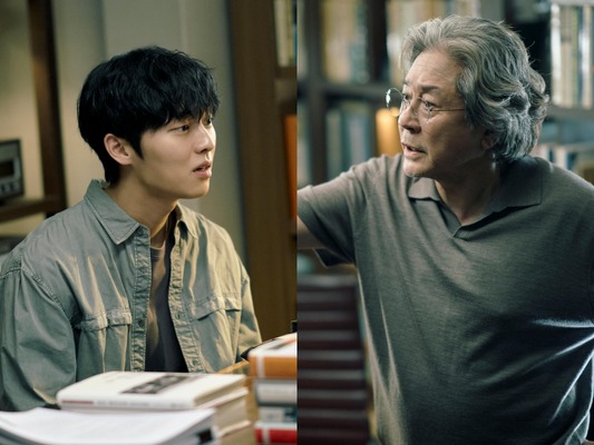 チェ・ミンシク＆チェ・ヒョヌク、世代を超えた圧倒的な演技合戦！Netflix新作『最後列からの声』キャラスチール公開